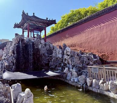 瀋陽故宮博物院の庭園内の滝 瀋陽故宮博物院の庭園内の滝 旅,中国,瀋陽の写真素材