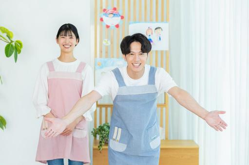 保育園で働く保育士さん 保育園,保育士,笑顔の写真素材