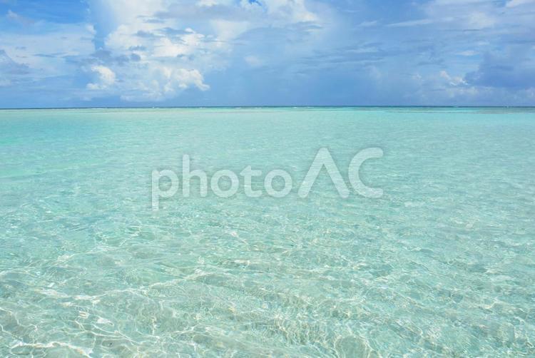 与論島・百合ヶ浜の美しい海 綺麗な海,ターコイズブルー,エメラルドブルーの写真素材