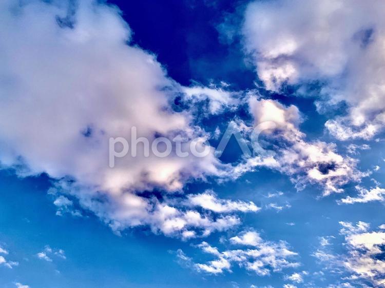くもりのち晴れ 空,晴れ,青空の写真素材