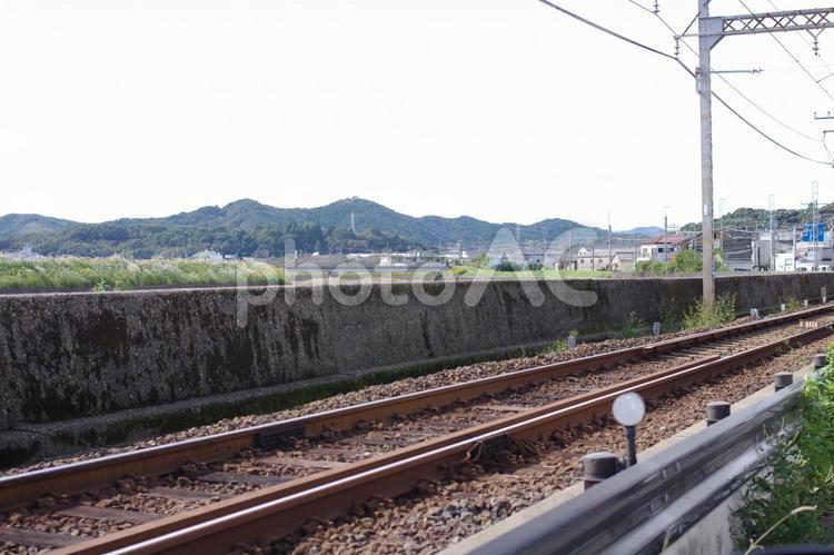 線路は続くよどこまでも 線路,電車,電線の写真素材
