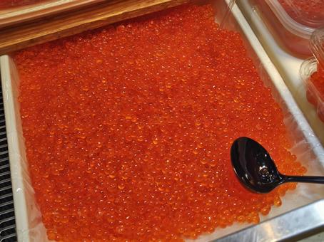 魚屋さんの「いくら」 魚屋さんの「いくら」 イクラ,魚卵,魚屋の写真素材