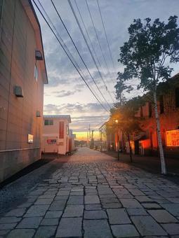 夕焼け 夕焼け 石畳,夕焼け,函館の写真素材