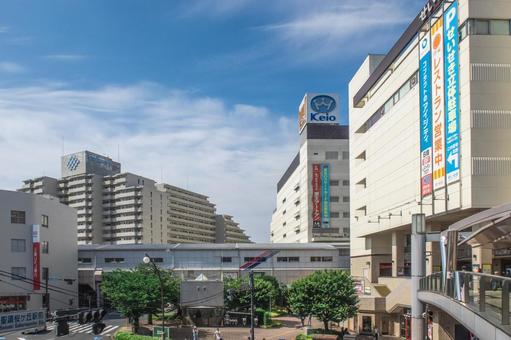 駅前の風景　聖蹟桜ヶ丘駅(東京都) 東京都多摩地区の風景,街の風景とスナップ,駅前の風景の写真素材