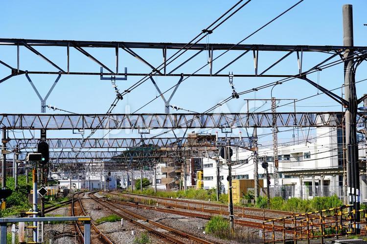 初夏の青空と架線 鉄道,線路,架線の写真素材