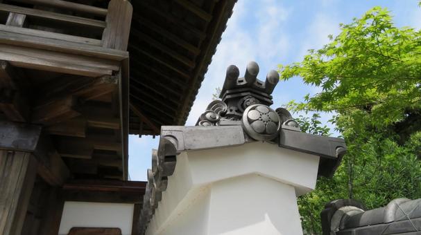 前田城 城跡に建つ前田速念寺 加賀梅鉢 前田城 城跡に建つ前田速念寺 加賀梅鉢 前田城,前田利家,生誕地の写真素材