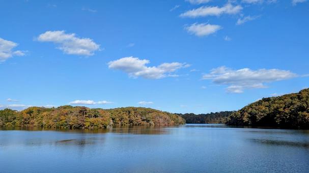 紅葉終盤の加瀬沼 紅葉,終盤,加瀬沼の写真素材