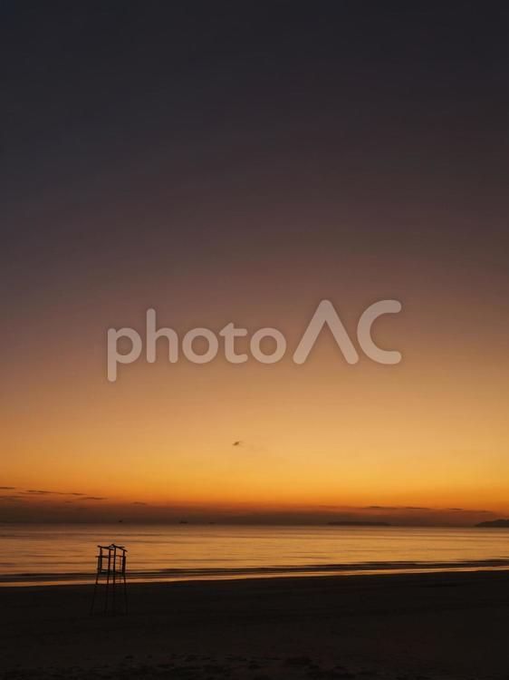 夕焼けの海岸 海,朝,朝焼けの写真素材