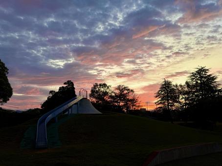 朝焼けの住宅街　夜明けごろ 朝焼け,住宅街,住宅地の写真素材