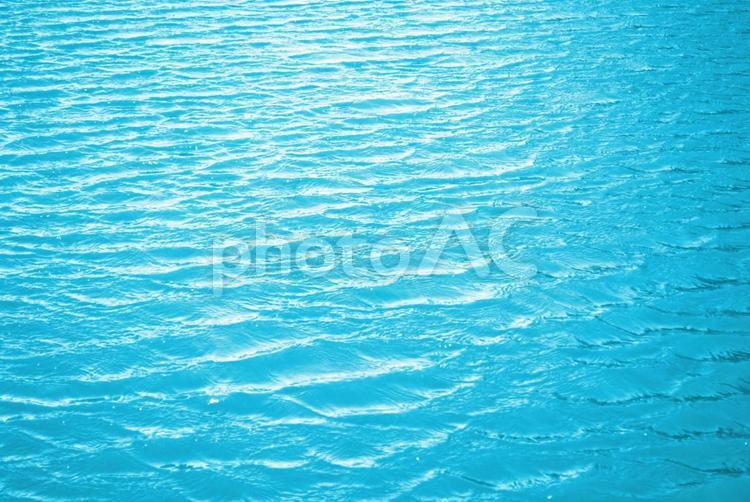 涼しげな水面の背景素材 水,水面,波の写真素材