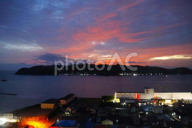 １１月中旬の串本町の朝焼け 背景,朝焼け,きれいの写真素材
