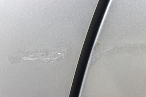 車体のすり傷を素人が補修した跡 車体のすり傷を素人が補修した跡 自動車,車,事故の写真素材
