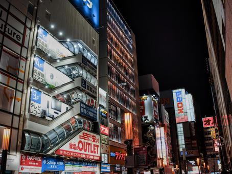 夜の秋葉原駅前ビル 夜の秋葉原駅前ビル 夜の街,歓楽街,商店街の写真素材