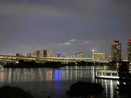 夜のお台場から見た景色 東京湾と摩天楼 夜のお台場から見た景色 東京湾と摩天楼 海,りんかい線,東京の写真素材