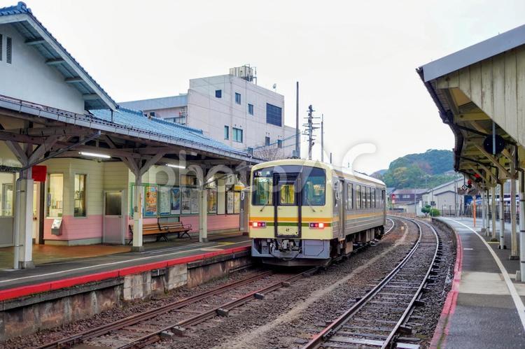 ＪＲ木次線の木次駅に停車中の普通列車 jr木次線,jr西日本,木次線の写真素材