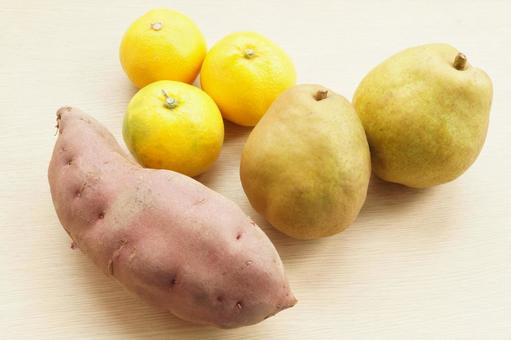 ラフランス さつまいも 早生ミカン 秋 ラフランス さつまいも 早生ミカン 秋 ラフランス,みかん,早生みかんの写真素材