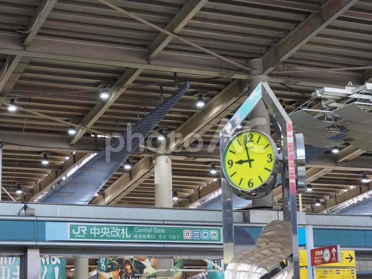 品川駅　中央改札　時計 品川駅,中央改札,時計の写真素材