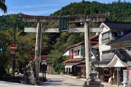 島根県-太鼓谷稲成神社-鳥居と狛犬 島根県-太鼓谷稲成神社-鳥居と狛犬 太鼓谷稲成神社,神社,鳥居の写真素材