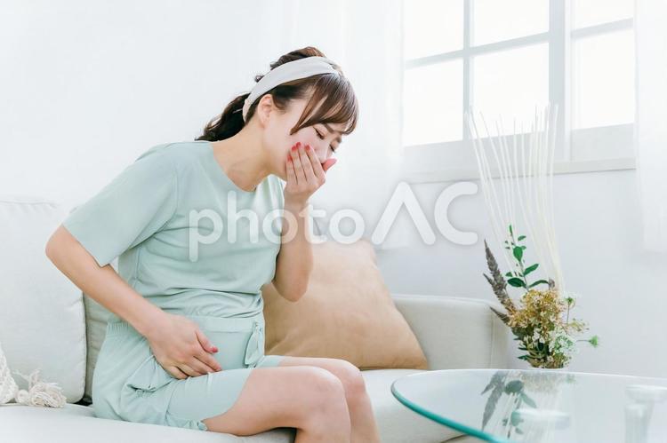 妊娠中に体調不良になる女性（つわり） つわり,吐き気,悪阻の写真素材