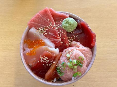 海鮮丼 海鮮丼 海鮮丼,刺身,イクラの写真素材