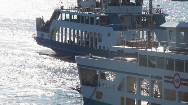 快晴の瀬戸内海にフェリー旅出発！ フェリー,フェリー旅,船旅の写真素材