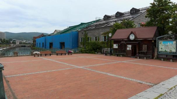 小樽運河の観光案内所 小樽運河の観光案内所 小樽運河,観光案内所,曇り空の写真素材