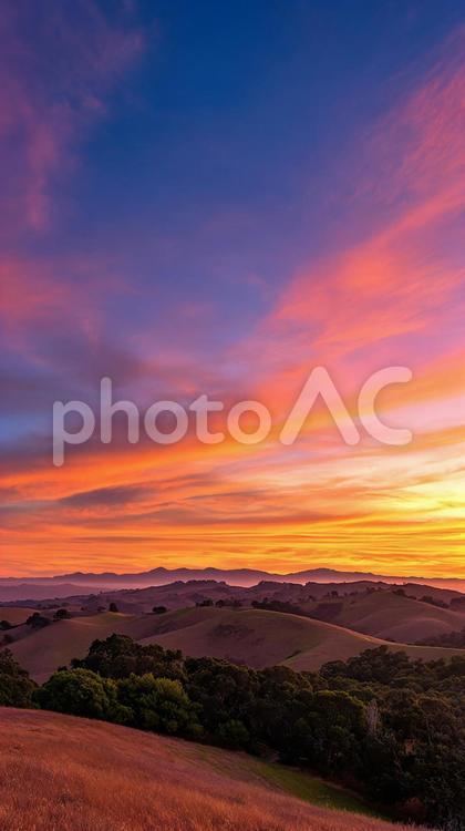 山々を彩る壮大な日の出 日の出,夕焼け,空の写真素材