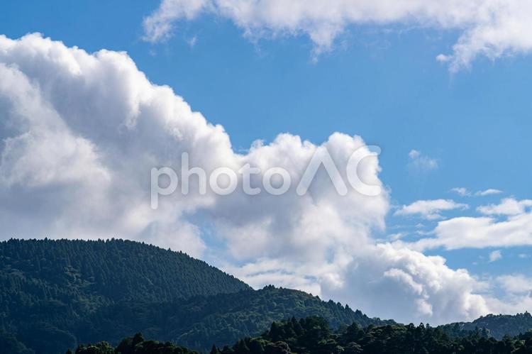 山の上に広がる雲 雲,空,青空の写真素材