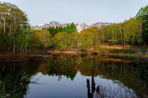 250515秋山郷天池と鳥甲山 秋山郷,長野県,栄村の写真素材
