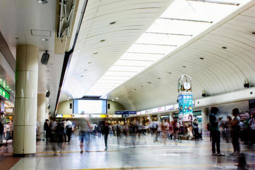 JR川崎駅 コンコース JR川崎駅 コンコース 川崎,駅,人混みの写真素材
