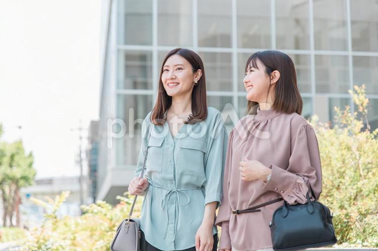 都会で働くアジア人女性（買い物、旅行） ビジネスウーマン,ビジネス,女性の写真素材