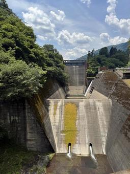 小河内ダムの非常用洪水吐 小河内ダムの非常用洪水吐 小河内ダム,ダム,重力式コンクリートダムの写真素材