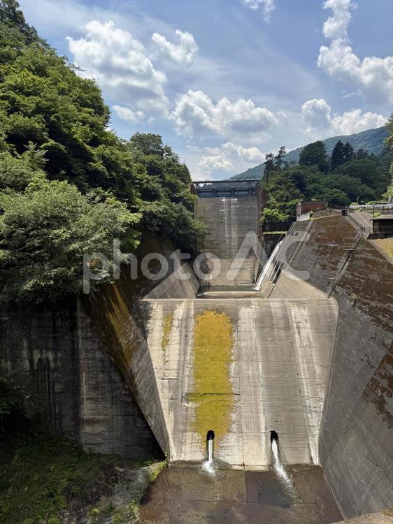 小河内ダムの非常用洪水吐 小河内ダム,ダム,重力式コンクリートダムの写真素材