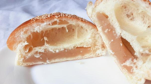 白あんパン断面・1 あんぱん,菓子パン,パンの写真素材