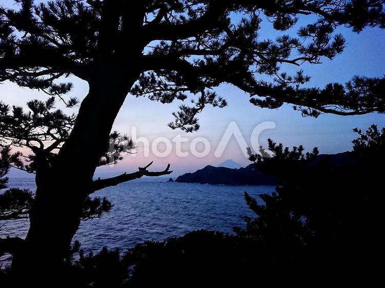 富士山見える夕暮れ 夕焼け,夕日,海の写真素材