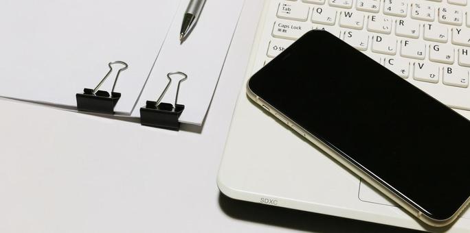 ビジネスイメージ 書類作成 モノトーン ビジネスイメージ 書類作成 モノトーン ビジネスイメージ,モノトーン,モノクロームの写真素材