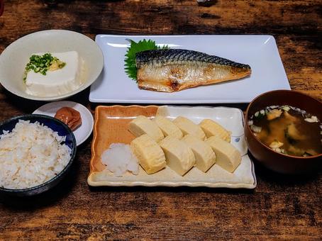 焼き魚とだし巻きの定食 焼き魚とだし巻きの定食 ご飯,食事,焼き魚の写真素材