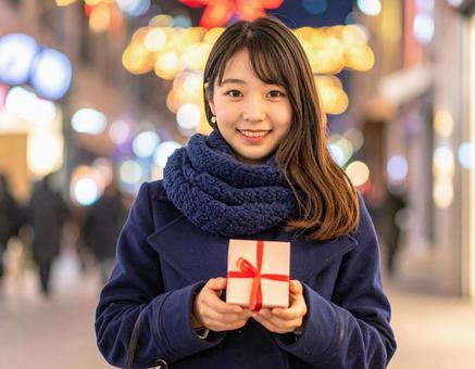イルミネーション・彼女のプレゼントの写真