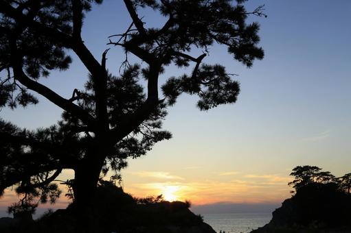 A beautiful sunset over Dogashima, JPG
