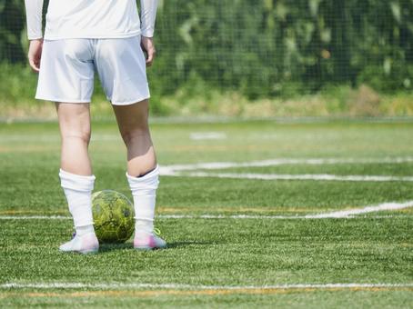 サッカー キックオフ 試合開始 選手 サッカー キックオフ 試合開始 選手 コピースペース,サッカー,キックオフの写真素材