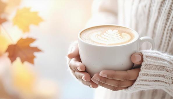 カフェラテを持つ女性の手・コーヒー 秋冬 カフェラテを持つ女性の手・コーヒー 秋冬の写真