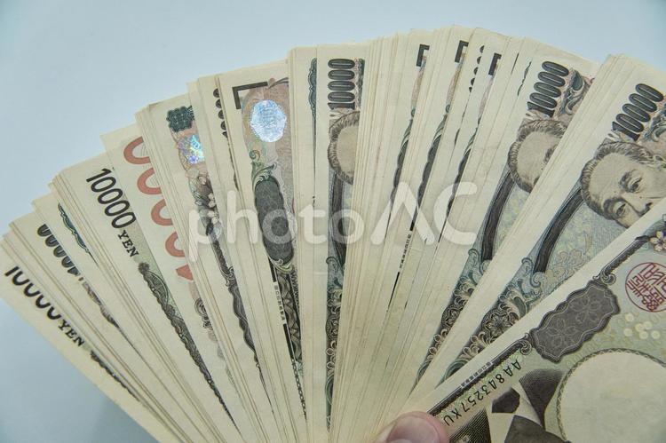 １万円札を扇形に持つ 日本円,１万円,お札の写真素材