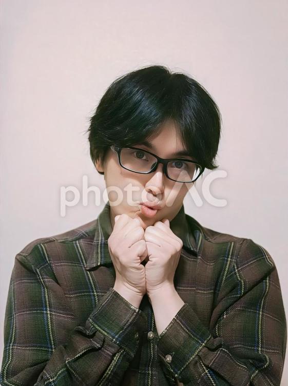 メガネの男性　かわいい　ぶりっ子 男性,メガネ,眼鏡の写真素材