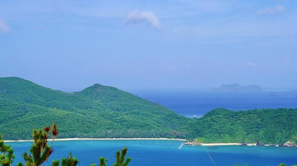 沖縄県座間味村高月山展望台から見える風景 沖縄県座間味村高月山展望台から見える風景 高月山展望台,海,島の写真素材