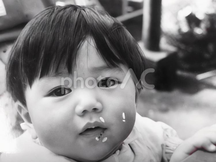 昭和の赤ちゃん 赤ちゃん,昭和,白黒の写真素材