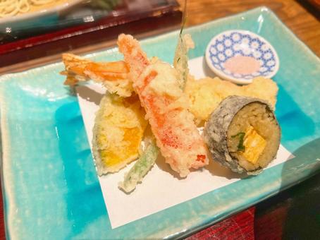 天ぷらの盛り合わせ 天ぷら,揚げ物,揚げたての写真素材