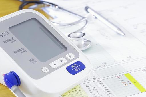 血圧計で健康管理をするイメージ 血圧,血圧計,測定の写真素材