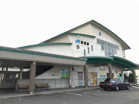 高徳線の志度駅の駅舎 鉄道風景,鉄道,四国の写真素材