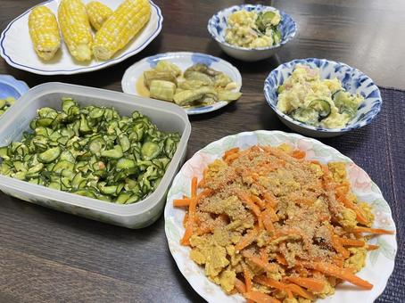 お食事 食事,トウモロコシ,きゅうりの写真素材