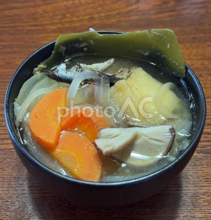 R7.02.07　人参などの具沢山みそ汁 具だくさんみそ汁,昆布,野菜の写真素材